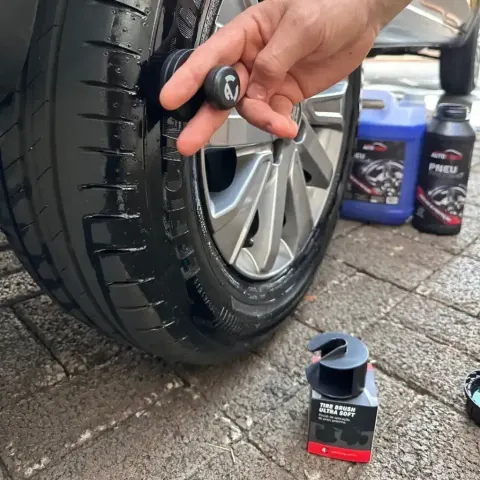 Pincel aplicador premium de pneu pretinho Tire Brush Ultra Soft Auto Crazy