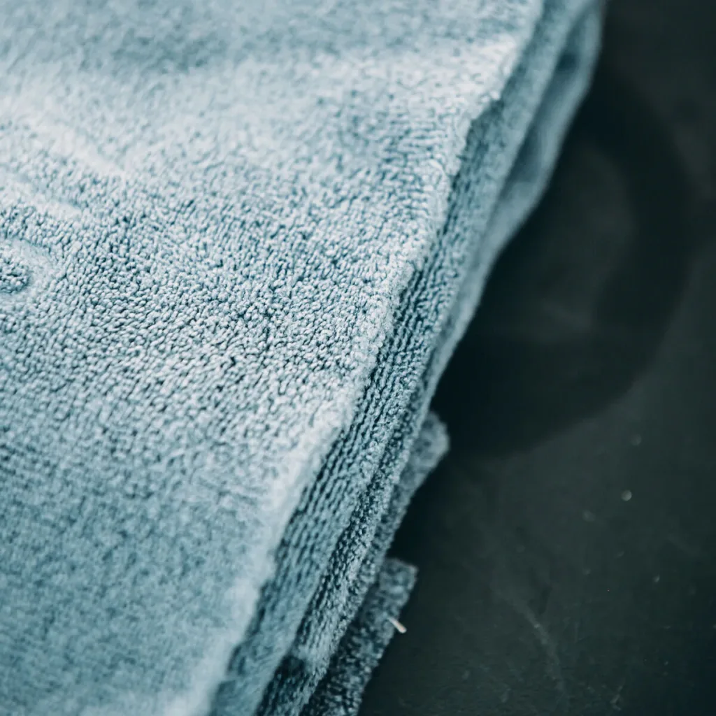 Toalha de microfibra Dub Towel 400GSM (60x120cm | cinza) — foto 3